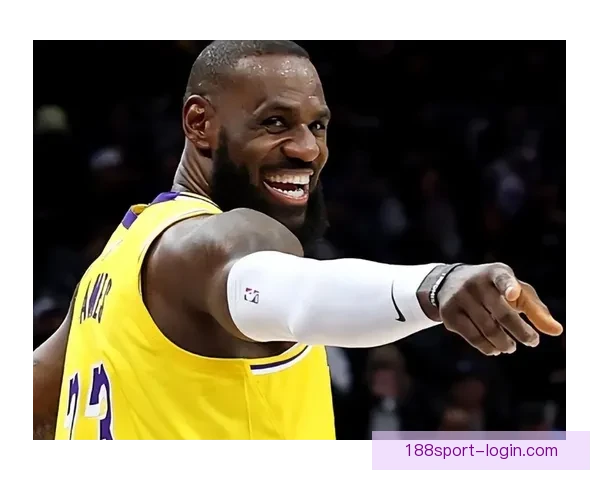 41岁勒布朗差1篮板创三双纪录却遭争议判罚 湖媒怒批裁判判决荒谬